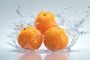 AI提示词_三颗新鲜的济州橘子在半空中漂浮，周围有透明的水花四散_chatgpt在线网页版官网缩略图