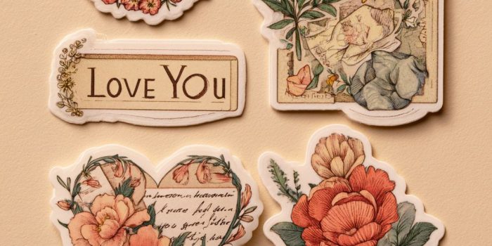 ChatGPT_AI提示词_一套柔和色彩的贴纸，包含文字”我爱你”，有丘比特、复古情书和花卉心形设计_chatgpt4.0在线网页缩略图