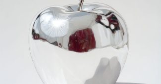 ChatGPT提示词_这是一幅精美的光滑苹果图像，上面有一大口咬痕_chatgpt会员多少钱一个月缩略图