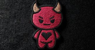 ChatGPT_AI提示词_一个可爱的卡通魔鬼角色贴图设计，采用不同颜色在黑色背景上_chatgpt官网网页版缩略图