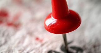 ChatGPT提示词_红针在白纸上标记了2026年_chatgpt中文缩略图