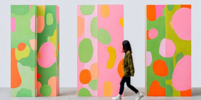 AI提示词_这是一个由三块面板组成的艺术装置，采用绿色、粉色和橙色的色调，每块面板独立展示，体现现代极简风格_chatgpt网页版本缩略图