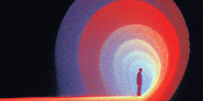 ChatGPT_AI提示词_一位孤独的旅行者站在巨大螺旋洞口，洞壁如宇宙海洋生物般向内盘旋，深邃无垠_chatgpt会员多少钱一次缩略图