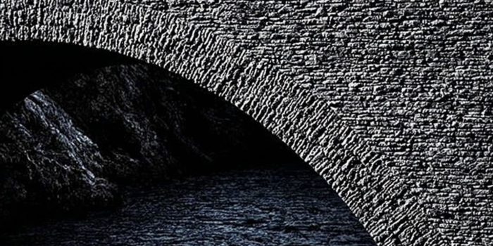 ChatGPT_AI提示词_一座坚固的石桥_chatgpt会员费多少钱缩略图