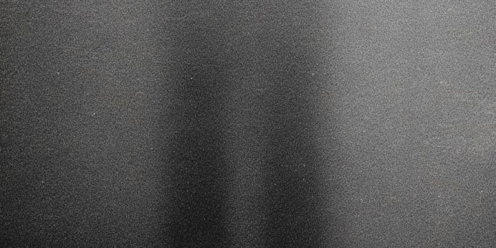 AI提示词_在夜晚出现奇异的光信号，带来阴森的声音_chatgpt5和4的对比图缩略图