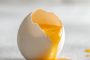 ChatGPT提示词_柔软的水煮蛋黄轻轻流出，简洁的背景与现代摄影风格相结合_chatgpt plus – 1 month free trial缩略图