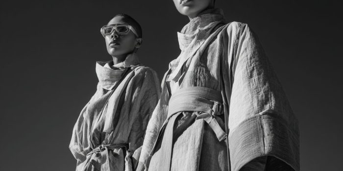 ChatGPT_AI提示词_一种戏剧性的夏末时尚系列，灵感来源于沙漠色调，流动的面料和未来感的眼镜_chatgpt prompt generator缩略图