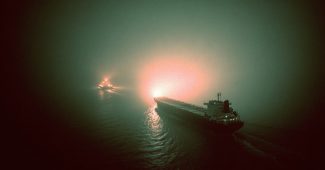 ChatGPT_AI提示词_海中一艘大型运输船的热成像图_怎么开通chatgpt会员缩略图