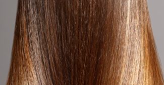 ChatGPT_AI提示词_展示健康亮泽的长直棕色头发_chat gpt会员是智商税嘛缩略图