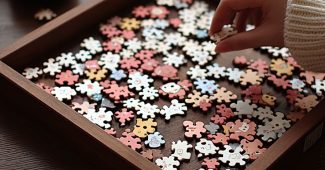 AI提示词_温馨的拼图之夜_买gpt会员缩略图