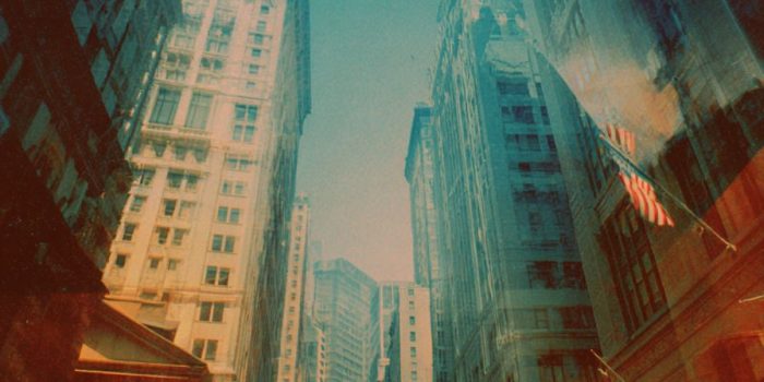 ChatGPT_AI提示词_使用宾得K-70相机和富士超级彩色胶卷拍摄，得到波拉罗伊风格的色彩负片图像_chat gpt会员的作用缩略图