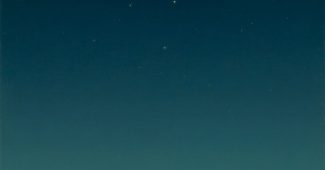 ChatGPT提示词_钢琴和床的氛围_chatgpt网页版本缩略图