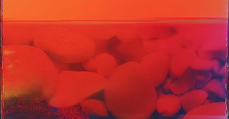 AI提示词_一条细小的卵石溪流_chatgpt会员有什么功能缩略图