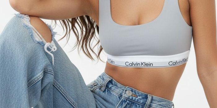 AI提示词_模特穿着灰色运动短款上衣和极其宽松的破洞浅色牛仔裤_国内如何开通gpt会员卡缩略图