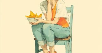 ChatGPT_AI提示词_一位年轻女性坐在椅子上，双腿交叉，吃三角玉米片_chatgpt会员共享缩略图