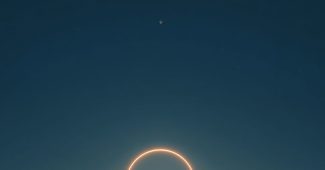 ChatGPT提示词_一个发光的圆形象征着新开始，像地平线上的日出_chatgpt网页缩略图