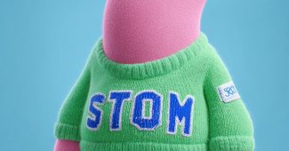 ChatGPT提示词_一个以皮克斯3D动画和美式漫画风格结合的粉色拟人化角色，名为“胃”，穿着印有蓝色“STOMACH”的绿色毛衣，展示了自信和快乐的表情_chatgpt中文版免费入口缩略图