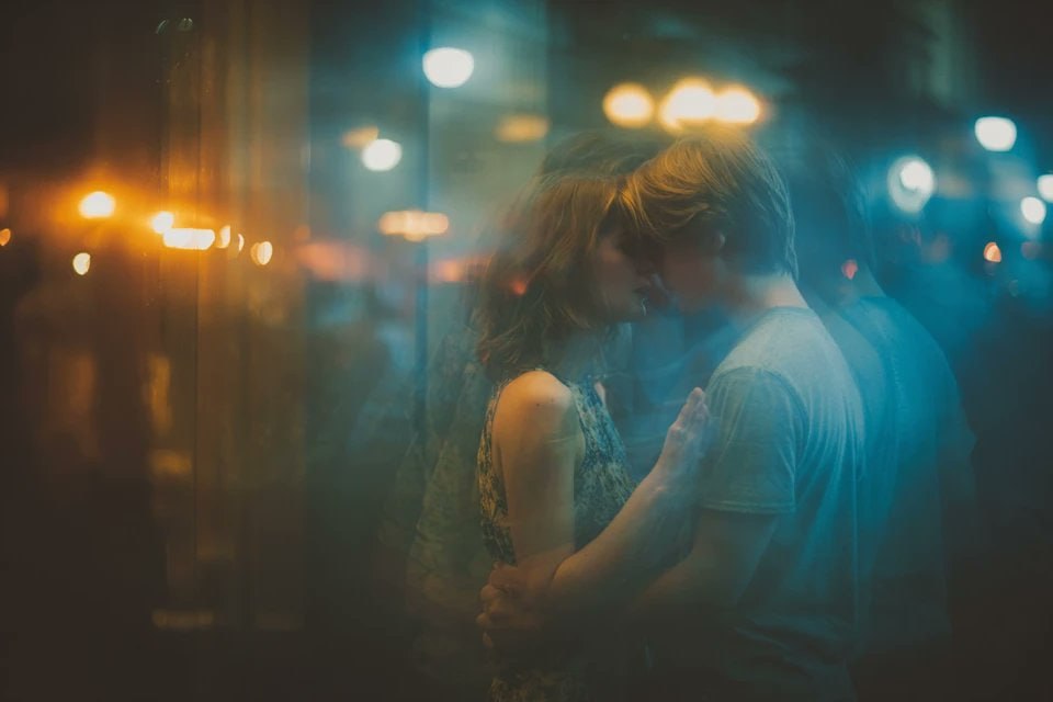 ChatGPT指令-绘图指令-怀旧回音室 – 记忆插图