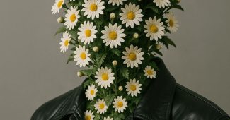 ChatGPT提示词_一个奇幻的时尚肖像， humanoid 形象的头部和脖子被植物完全覆盖，穿着光亮的外套和带有“好东西”字样的现代帽子_人工智能chatgpt5.0缩略图