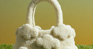 ChatGPT提示词_一款白色羊毛云朵形状的手袋_国内如何买gpt会员卡便宜缩略图