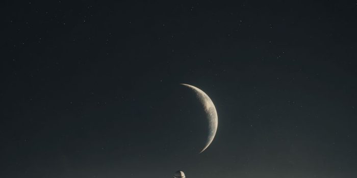 ChatGPT提示词_一个孤独的宇航员坐在月球表面，注视着地球_chat gpt会员便宜缩略图