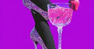 ChatGPT提示词_女性穿着高跟鞋，一只脚在地面上，另一只腿抬起，鞋子变成了装有粉色液体的玻璃杯，背景为紫色_chatgptplus怎么订阅缩略图