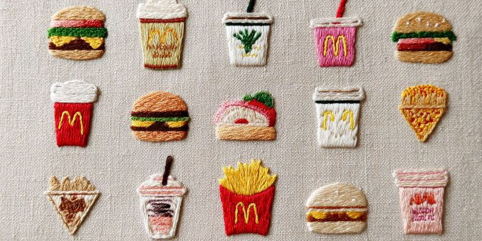 ChatGPT提示词_一套可爱的麦当劳刺绣材料，采用简约风格的亚麻面料_chatgpt官网中文版缩略图