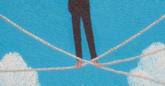 ChatGPT提示词_在蓝天白云下，一名穿黑色西装的男子在细绳上走路，展现出冒险与挑战的视觉冲击_国内如何买gpt会员卡便宜缩略图