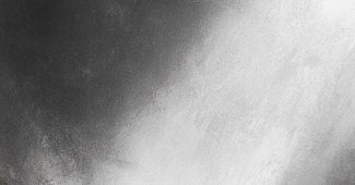 ChatGPT提示词_一幅破碎的木炭画描绘了一只小船在海上漂浮_chatgpt5.0最新消息缩略图