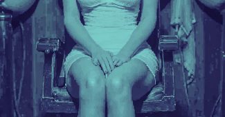 ChatGPT提示词_玛丽莲·梦露坐在沙龙椅上做足部护理_chatgpt在线网页版中文版缩略图