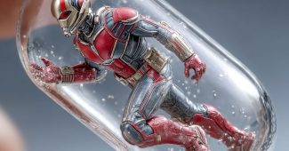 ChatGPT提示词_手握透明胶囊，内有微型模型角色，穿着标志性服装与配饰_chatgpt手机版缩略图