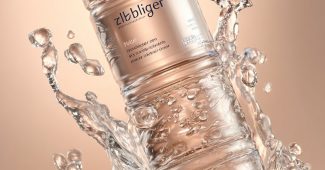 ChatGPT提示词_一个半满的塑料水瓶在清水中飞溅_如何购买gpt会员便宜缩略图