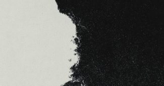 ChatGPT提示词_孤独的身影在悬崖边冥想_国内如何买gpt会员卡便宜点缩略图