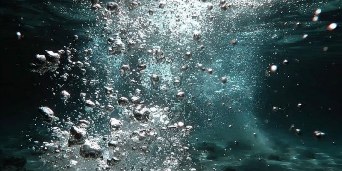 ChatGPT提示词_水下冒出的泡沫气泡_chatgpt会员充值缩略图