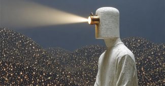 ChatGPT提示词_一个超现实的人形雕像坐着，头部被复古手电筒替代，发出光束，背景是满是眨眼的山丘_chatgpt4官网中文版缩略图