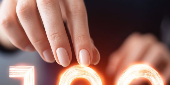 ChatGPT提示词_优雅的手重新排列日历上的数字，象征着超越出生日期的命运创造_chatgptplus缩略图