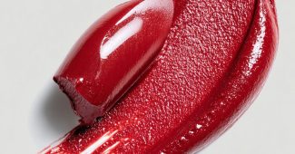 AI提示词_展示了一款光滑奶油质地的红色口红，背景为干净的白色反光面，配有柔和的自然光_gpt会员银行卡被拒绝缩略图