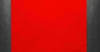 ChatGPT提示词_现代极简心理学实验室，八人正坐于前方，身着当代黑色服装，背景为红色强调墙，整体布局简洁明了_chatgpt中文版官网缩略图