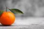 AI提示词_一只附带小叶子的橙子特写_chatgpt.com.缩略图