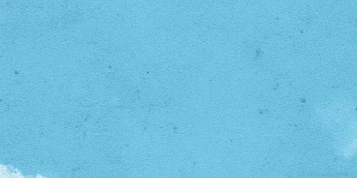 AI提示词_一幅简单的儿童书风格插图，描绘了猫和狗坐在墙上互相对视，背景是蓝天_chatgpt国内能用吗缩略图