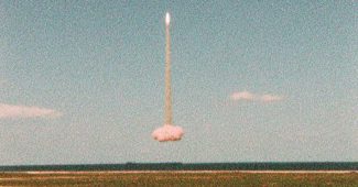 AI提示词_迪恩·康迪风格的核爆炸画面_chatgpt5多少钱缩略图